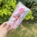 ⁦مقلمة مع أدوات مدرسية بشخصيات⁩ - الصورة ⁦4⁩
